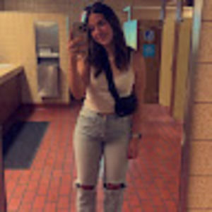 Meet your Posher, Chloe